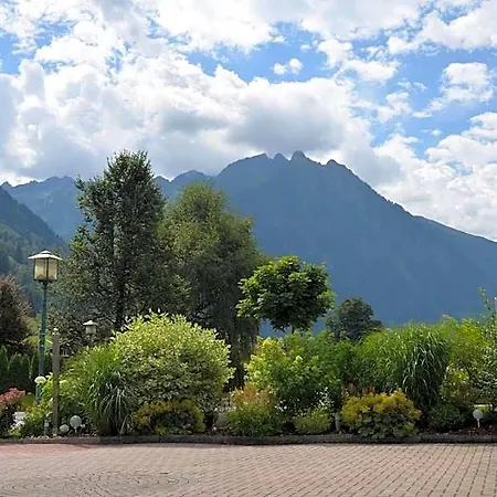 Dorfplatzl 3*